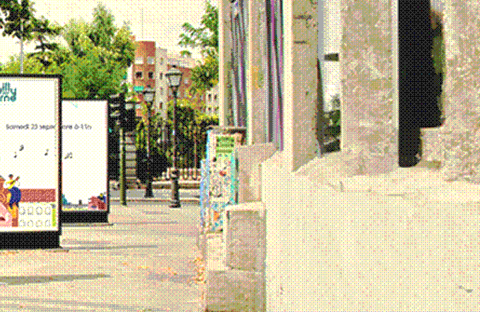 Panneaux d'affichage comportant les affiches d'événements de Grand Paris Grand Est