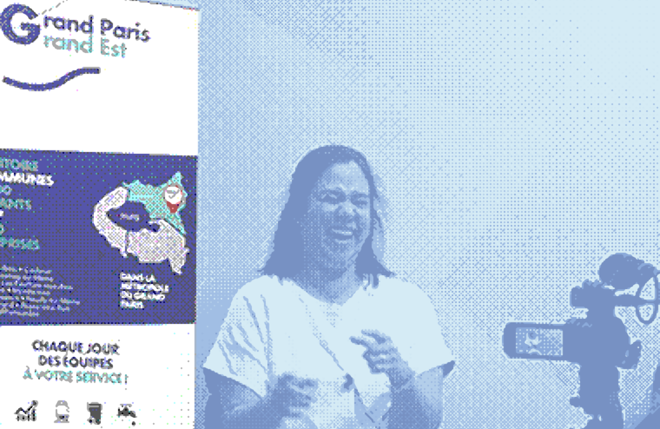 Femme qui rigole devant une caméra et devant un kakemono de Grand Paris Grand Est