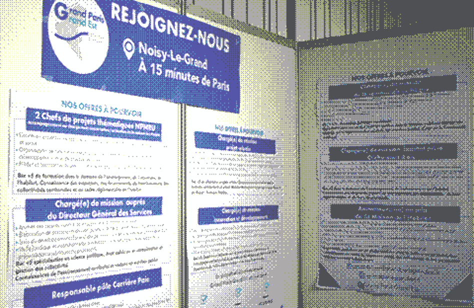 Tableau avec des offres d'emploi. Il est écrit "Rejoignez nous"